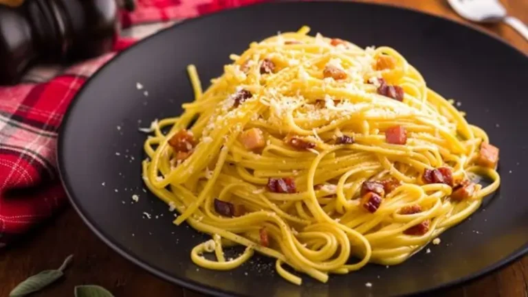 Macarrão à Carbonara O Sabor Autêntico da Itália em Cada Garfada